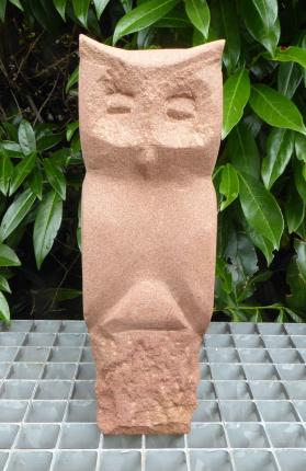 Kleine Eulenfigur auf Stamm -  Unikat